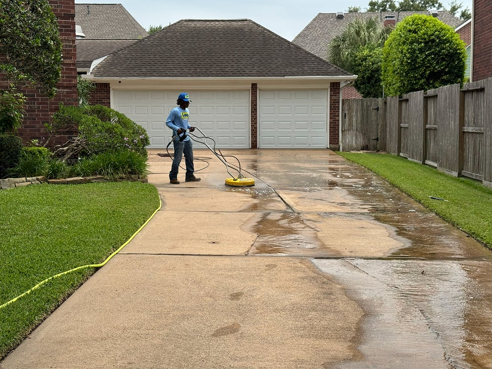 Gallery Leo Exterior Cleaning