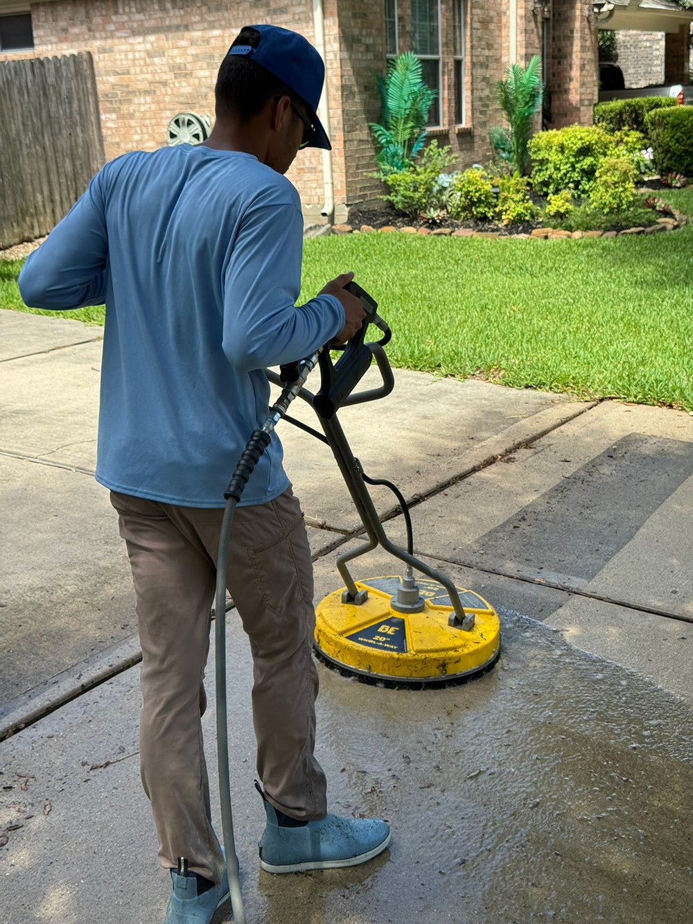 Gallery Leo Exterior Cleaning