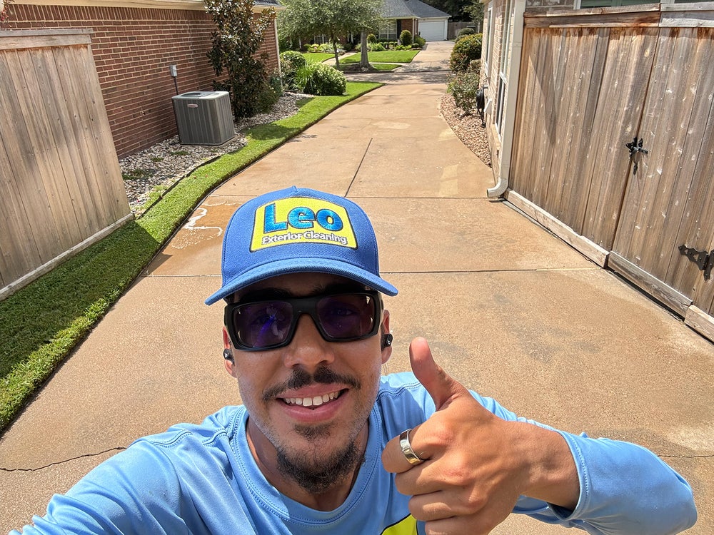 Gallery Leo Exterior Cleaning