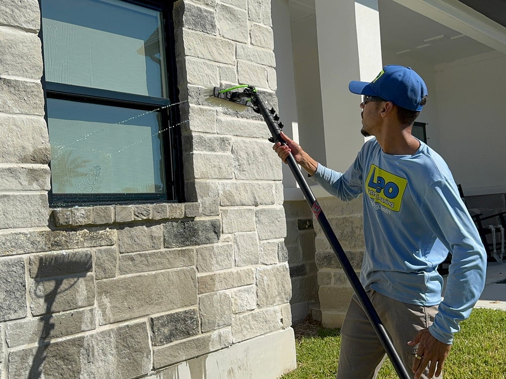 Gallery Leo Exterior Cleaning